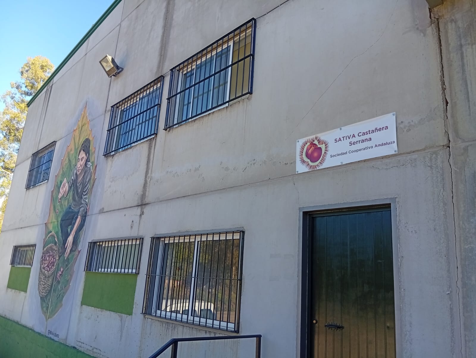 Fachada de la cooperativa Sativa Castañera Serrana